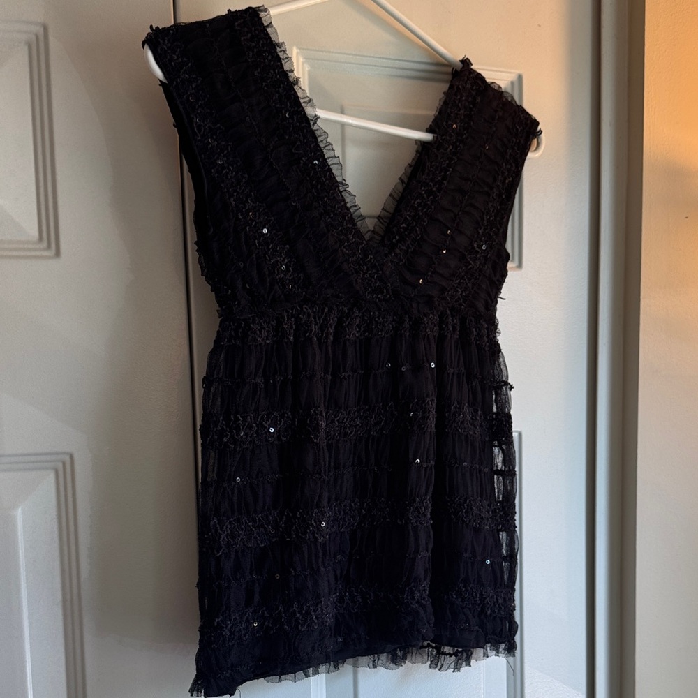 Stunning Max Studio Black Sleeveless V-Neck Sequin and mesh Tiered Blouse